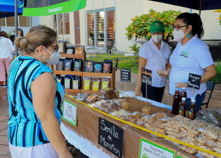 MAG impulsa a productoras salvadoreñas en el «Agro Mercado de Mujeres»