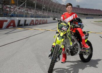 (VIDEO) El piloto Alex Harvill fallece frente al público mientras practicaba para batir un récord mundial de salto en moto