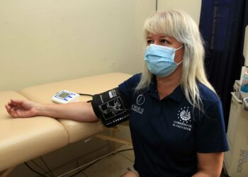 La montañista salvadoreña Alfa Karina Arrué en buen estado de salud tras su intento de escalar el Monte Everest