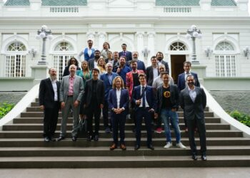 Brock Pierce y otros 30 inversionistas escuchan propuesta de energía renovable para bitcoin en El Salvador