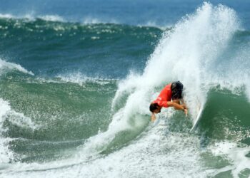 El surfista salvadoreño Bryan Pérez fue enviado al repechaje del Surf City El Salvador ISA World Surfing Games 2021