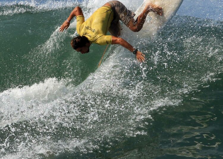 Fin del sueño olímpico del surfista salvadoreño Bryan Pérez