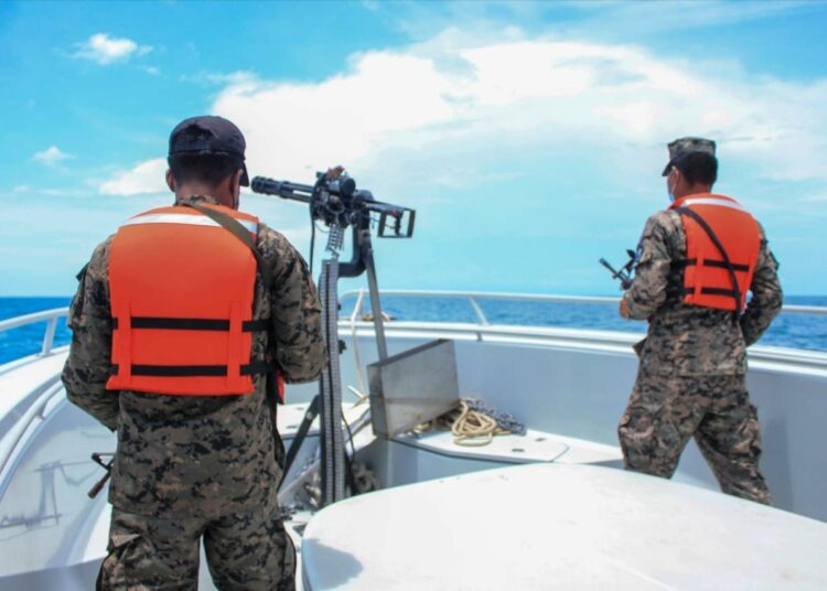 Instituciones del Sistema Nacional buscan a un pescador desaparecido en playa Amatecampo, en La Paz