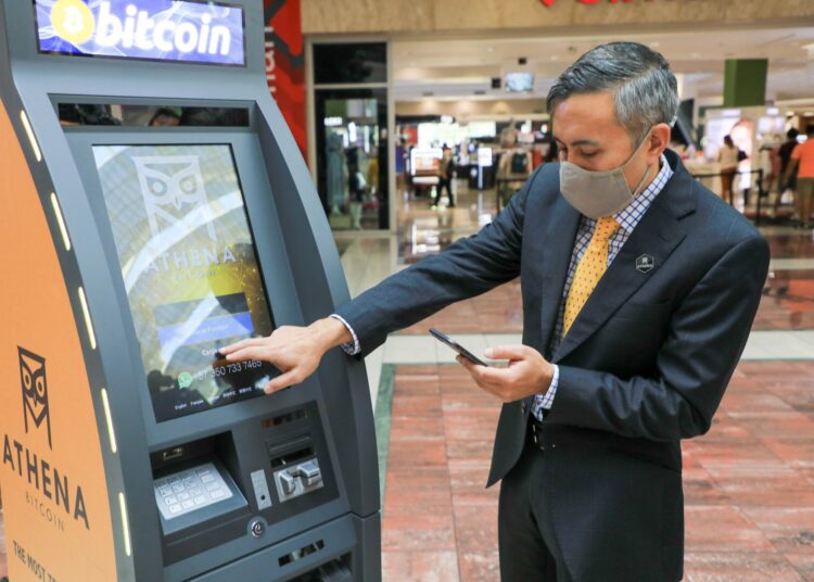 Inauguran cajero electrónico de Athena Bitcoin en centro comercial
