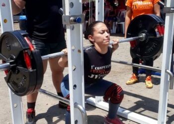 Jorge Bonilla y Verónica Esquivel los ganadores del campeonato nacional de fuerza extrema IV fitness que se desarrolló en Sonsonate