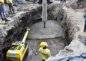 Ministro de Obras Públicas entrega obra de mitigación de cárcava en Santa Tecla
