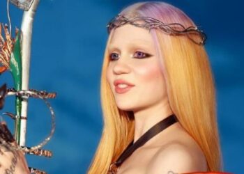 La pareja de Elon Musk afirma que la inteligencia artificial es «el camino más rápido hacia el comunismo»