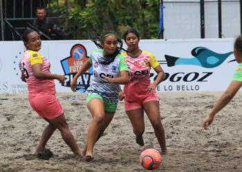 Listos los cuartos de final de la liga de fútbol playa femenino