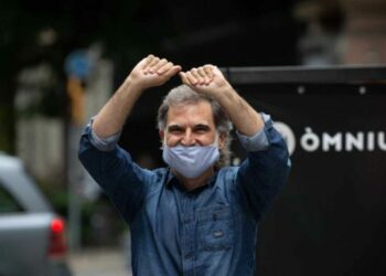 Salen de la cárcel los líderes independentistas catalanes indultados por el Gobierno de España