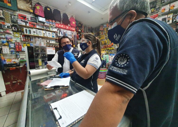 Defensoría del Consumidor comienza inspecciones en centros comerciales previo al Día del Padre