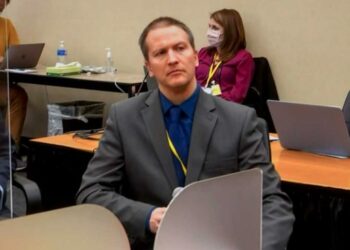 En EE.UU. fiscales piden 30 años de prisión para expolicía que mató a George Floyd