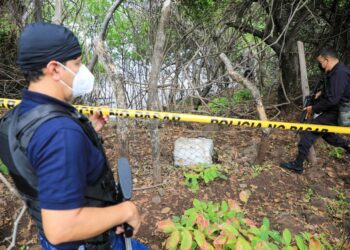 PNC incauta ocho bultos de droga en playa Las Casitas, de Usulután