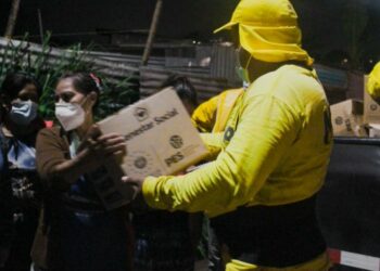 Gobierno entrega paquetes alimentarios a familias afectadas por las lluvias