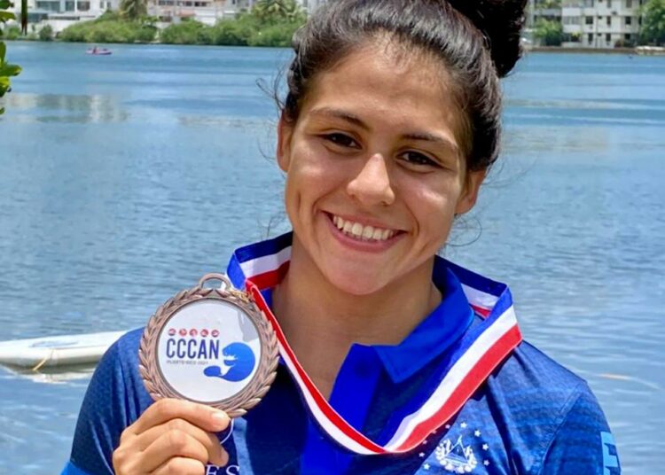 Fátima Portillo ganó medalla de bronce en aguas abiertas en el campeonato de la Confederación Centroamericana y Caribeña de Natación Aficionada en Puerto Rico