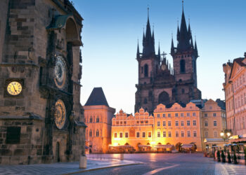 Así funciona el reloj astronómico de Praga que lleva 611 años midiendo el paso del sol y la luna