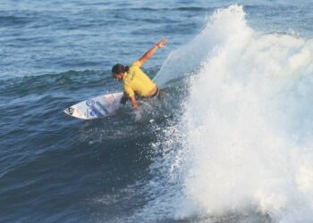 Arenivar el primer salvadoreño eliminado de Surf City El Salvador ISA Worrld Surfing Games 2021