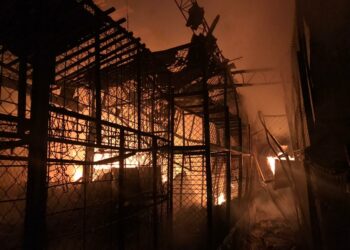 Incendio consume 40 puestos de venta en el mercado de Usulután