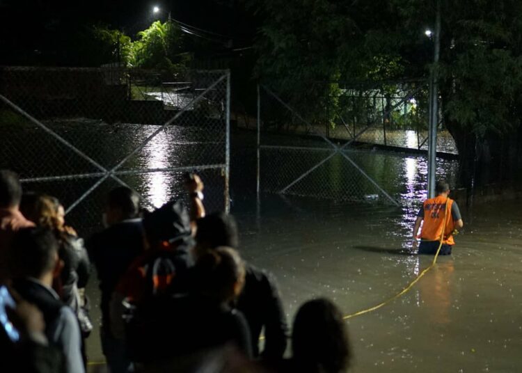 Diferentes inundaciones afectan a municipios de San Salvador