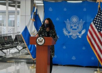 Jean Manes, a su llegada a El Salvador: «Estamos aquí para desarrollar el camino a seguir en nuestra relación bilateral»