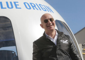 Miles de internautas firman una petición para «impedir» que Jeff Bezos regrese a la Tierra tras su viaje al espacio