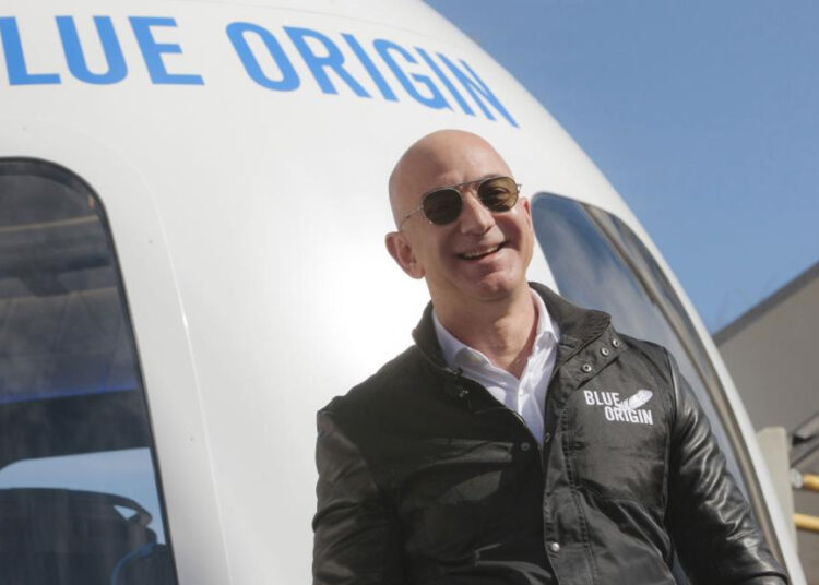 Miles de internautas firman una petición para «impedir» que Jeff Bezos regrese a la Tierra tras su viaje al espacio