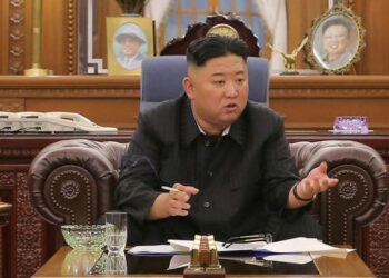 La TV de Corea del Norte asegura que el país está “destrozado” por el estado “demacrado” de Kim Jong-un