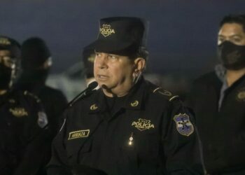 VIDEO | PNC investiga video viral donde pandilleros golpean a un anciano en Loudes, Colón