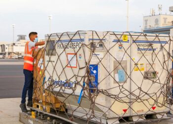 Llega a El Salvador un nuevo lote de 204,000 vacunas contra el COVID-19