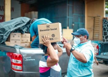 Gobierno entrega 800 paquetes alimentarios a personas afectadas por incendio en Usulután