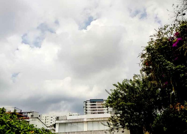 Chubascos y tormentas de moderadas a fuertes para este sábado