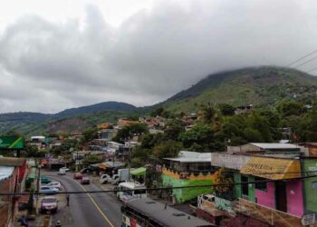 El Ministerio de Medio Ambiente anuncia el paso de una onda tropical de lento desplazamiento para este martes