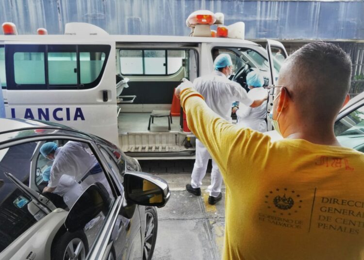 Privados de libertad realizan trabajos de mantenimiento en el Hospital Médico Quirúrgico