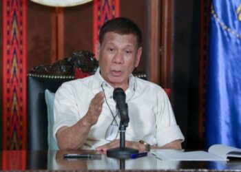 Rodrigo Duterte, presidente de Filipinas: “Si no quieren vacunarse, los arrestaré y les inyectaré la vacuna en el trasero”