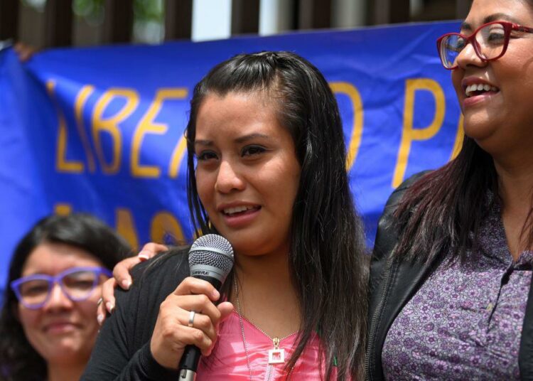 Queda en libertad Sara Rogel, salvadoreña procesada y enviada a la cárcel en 2013 por presunto aborto