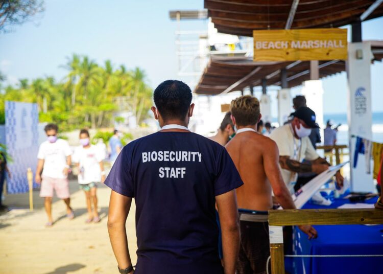 Más de 50 trabajadores de salud apoyan el Surf City El Salvador ISA World Surfing Games 2021