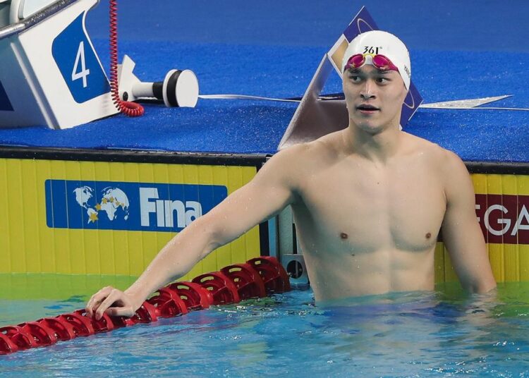 El nadador chino acusado de “orinar violeta” en Río 2016 fue excluido de Tokio 2020 por destrozar a martillazos un control de dopaje