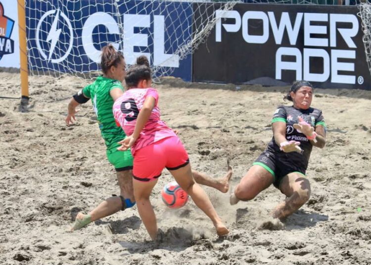 Fútbol playa: Corral de Mulas sin rival en el grupo B femenino