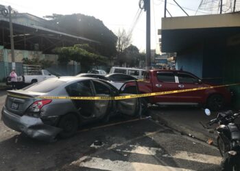 Terroristas ebrios causan accidente de tránsito en avenida España, San Salvador
