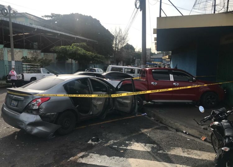 Terroristas ebrios causan accidente de tránsito en avenida España, San Salvador
