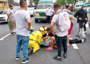 Reportan mujer arrollada en el Bulevar del Ejército