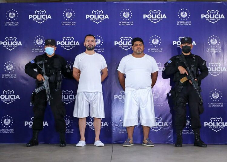 Autoridades de Seguridad presentan a responsables por la desaparición de Flor María Valle García