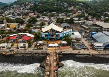 MAG y CONAMYPE inauguran Agromercado Surf City en el malecón del Puerto de La Libertad