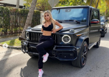 Alexa Dellanos regresa al gimnasio, luciendo sus impresionantes curvas