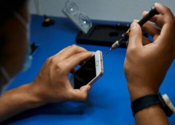 Apple le pagará una indemnización millonaria a una mujer por culpa de sus técnicos que tras reparar el iphone publicaron fotos y video íntimo de ella