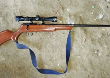 PNC hace incautación de armas largas, municiones y uniformes militares en casa de terrorista