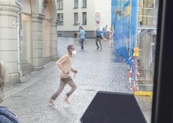 (VIDEOS) Tres muertos y seis heridos en un ataque con un cuchillo en la ciudad alemana de Wurzburgo