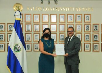 Ministra de Economía presenta propuesta del Ejecutivo para que el Bitcoin sea reconocido como moneda de curso legal en El Salvador