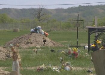 Hallan cientos de tumbas en otro internado para niños indígenas de Canadá