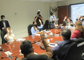 Comisión de Cultura acuerda declarar Hijos Meritísimos de El Salvador a selección de fútbol playa