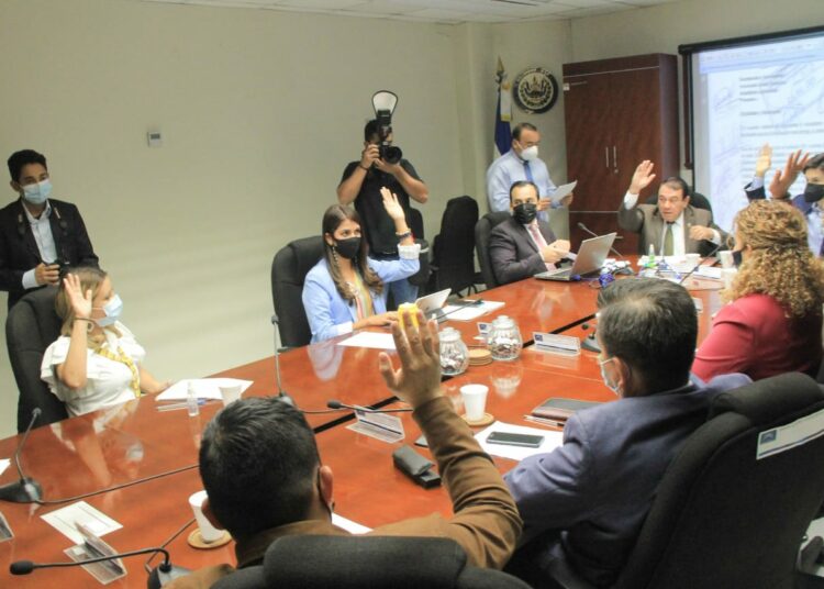 Comisión de Cultura acuerda declarar Hijos Meritísimos de El Salvador a selección de fútbol playa